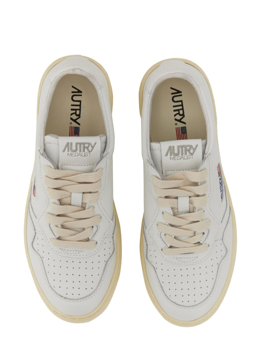 Autry "Medalist Low" Sneaker