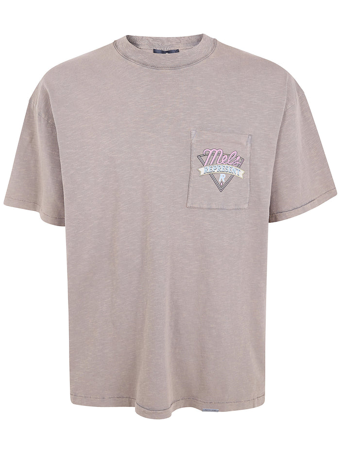 Represent "Mel`S Dinner" T-Shirt