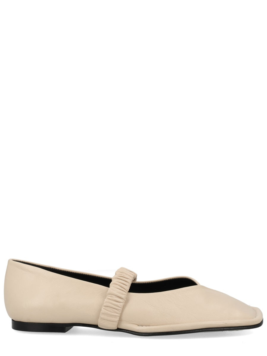 Ballerina "Lautan"