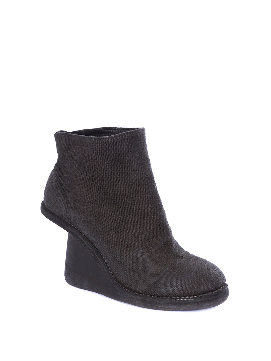 Linen Wedge