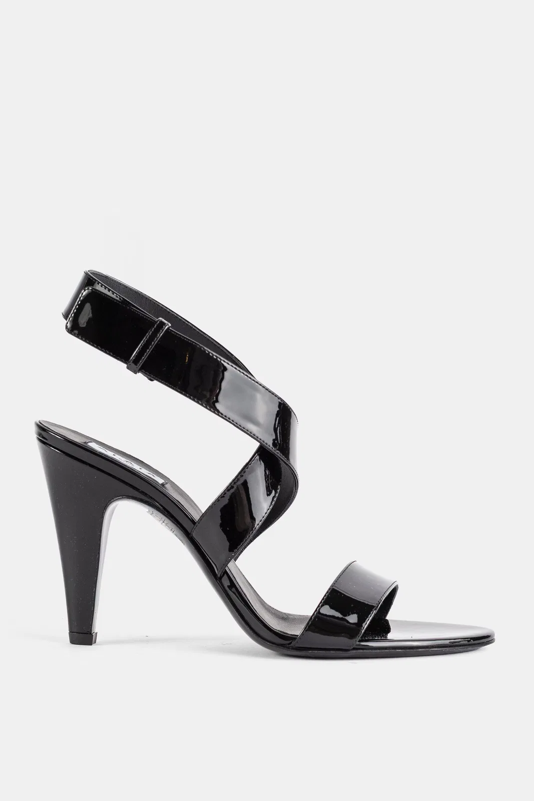Alaia Sandale À Brides Croisées En Verni Noir Talon Conique