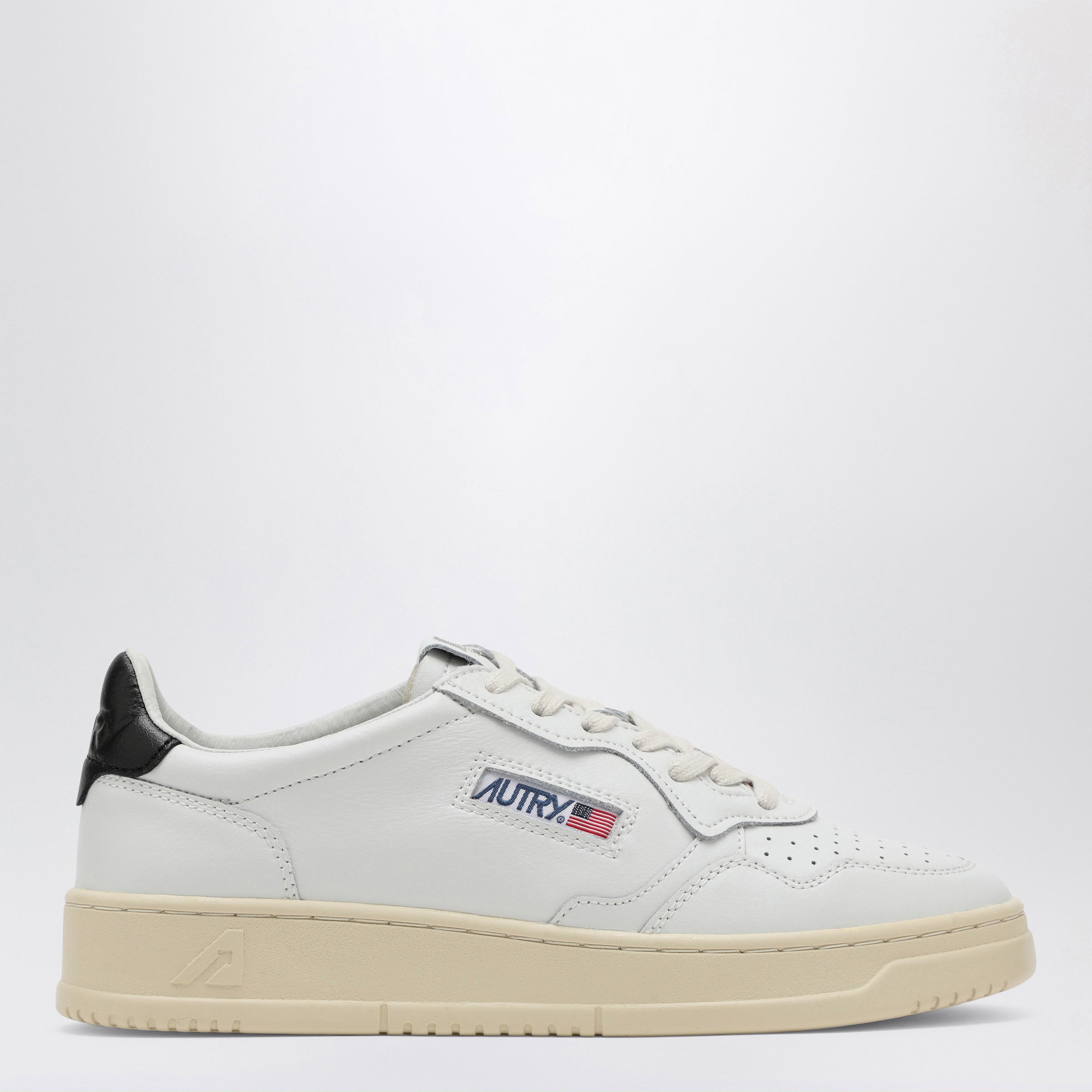 Medalist White/Black Trainer