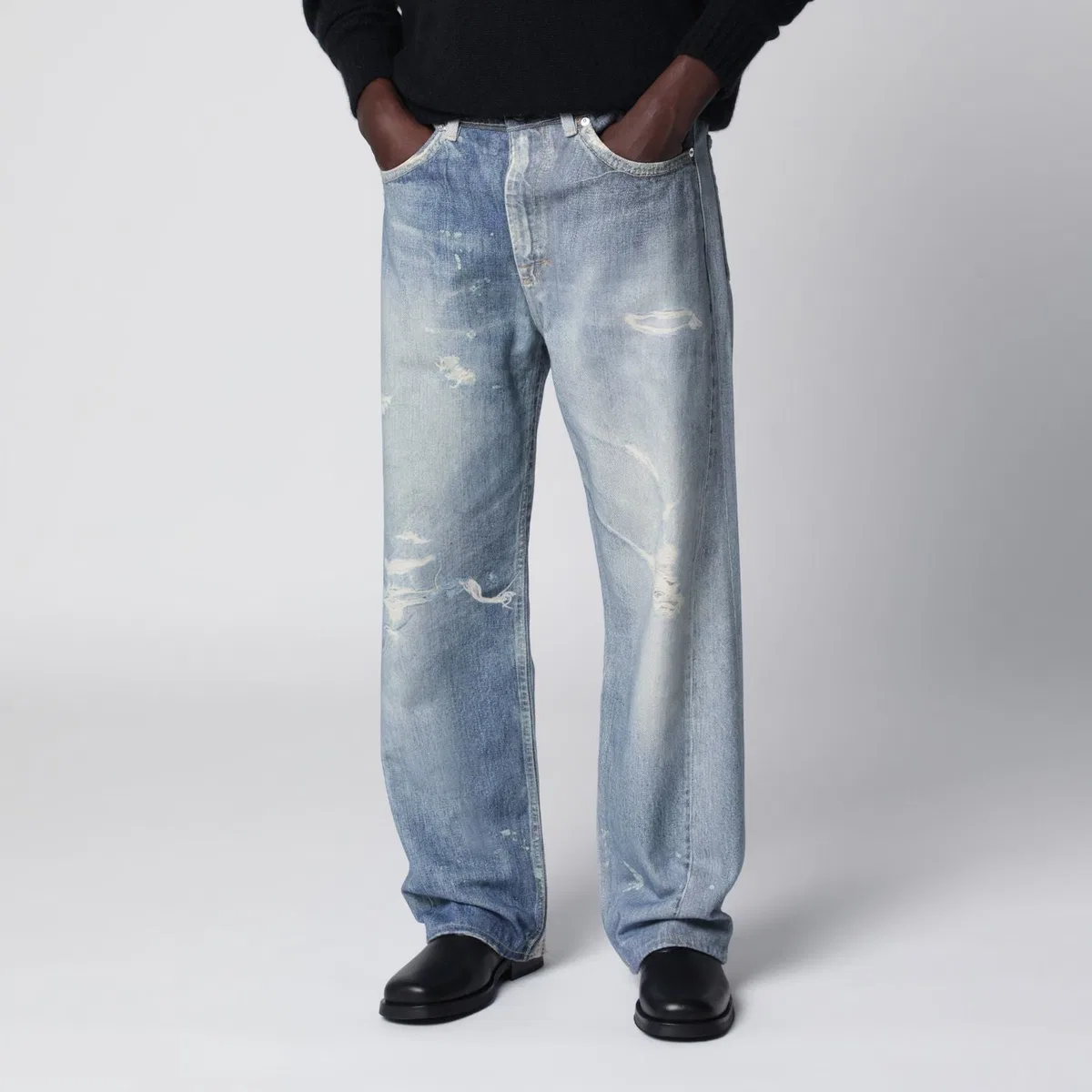 Lightwash Distressed Jeans
